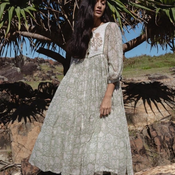 Daughters of India Dresses & Skirts - Daughters Of India Diya Midi Dress Pistachio Green XS